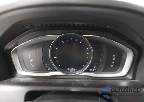 2016 Volvo Xc60 T6 z USA, uszkodzony, nr VIN YV4902RK7G2776001